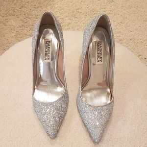Badgley Mischka silver glitter pumps in 5M